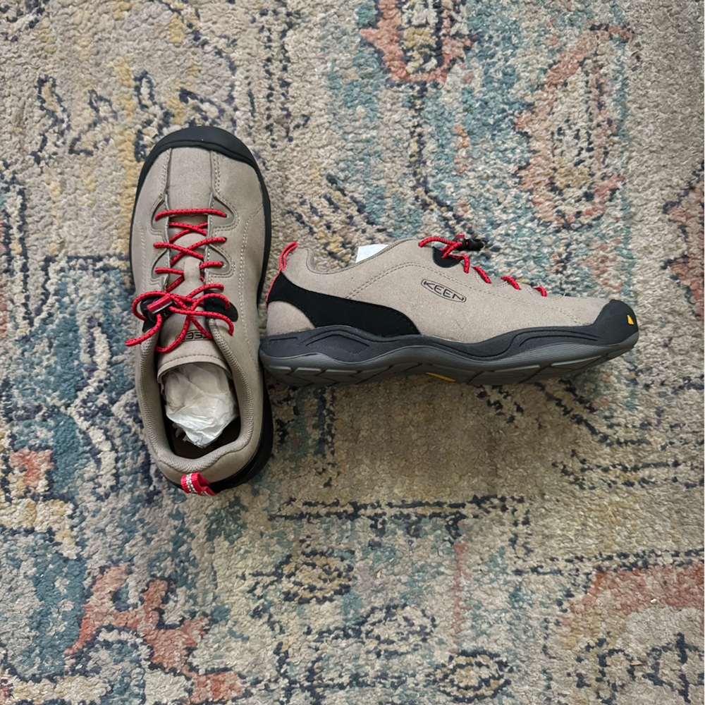 NWT Keen Jasper size 5 youth
